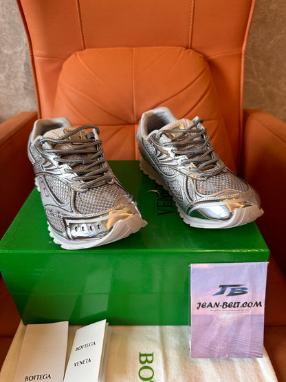 Zapatillas Bottega Veneta Flash Runner – plata metalizada