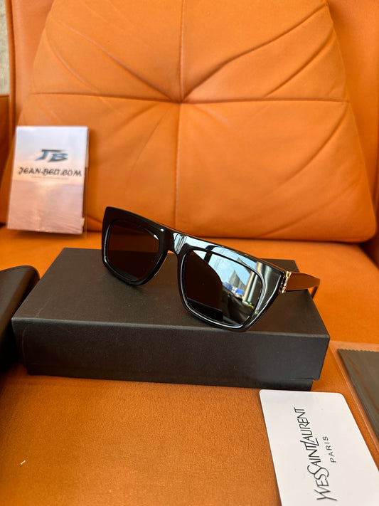 Óculos de Sol Quadrados Pretos SLM31 da Saint Laurent
