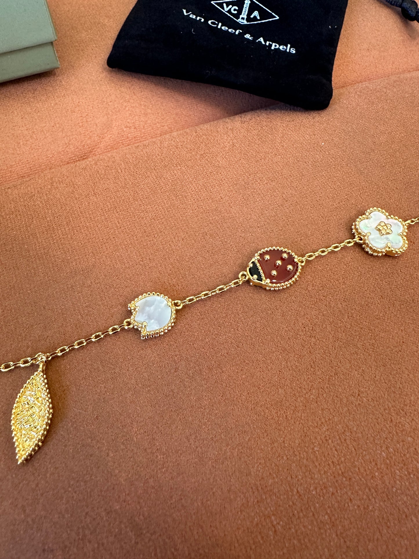 Van Cleef & Arpels Lucky Spring Bracelet – 18K Yellow Gold, Mother of Pearl & Carnelian