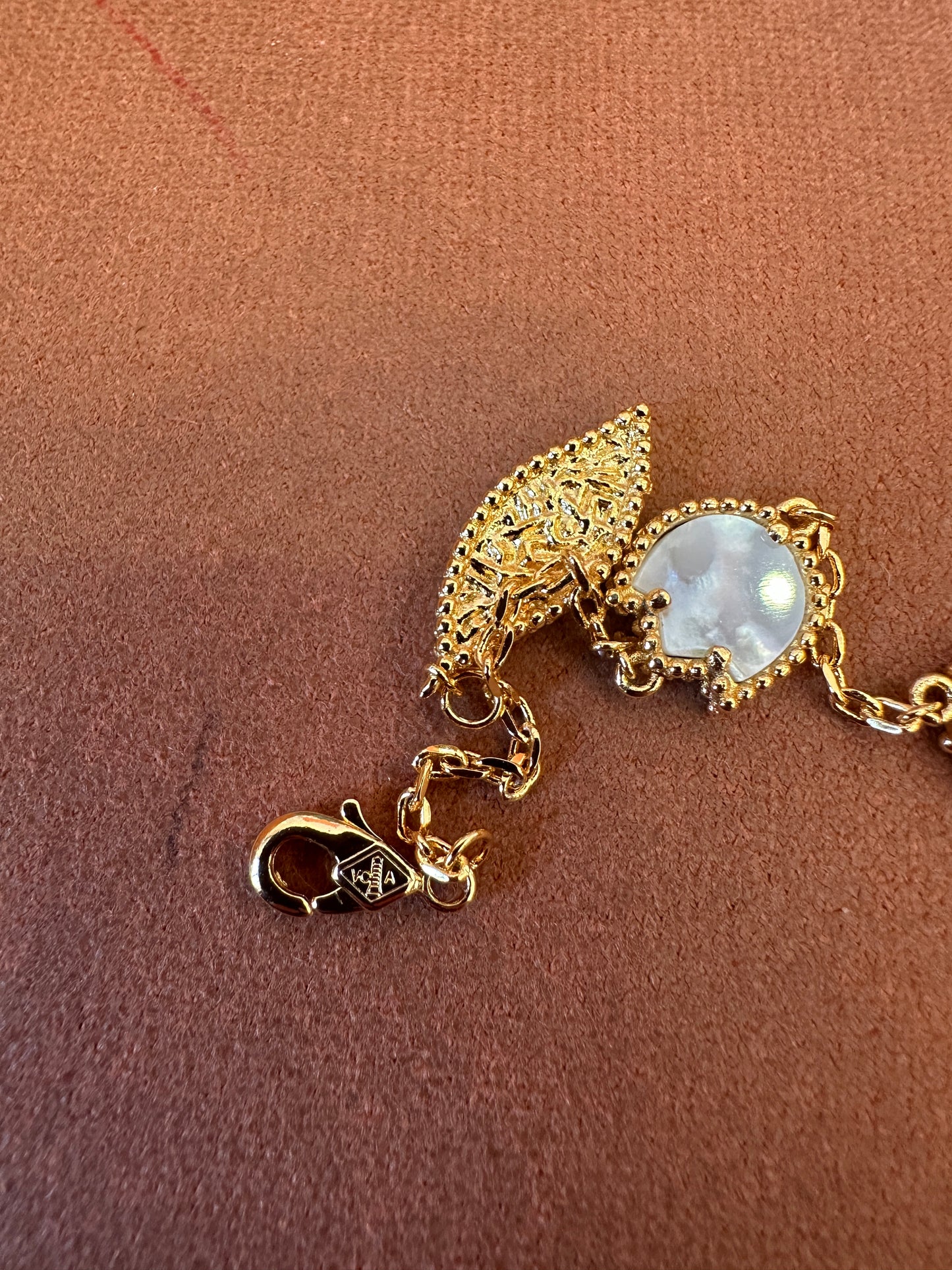Van Cleef & Arpels Lucky Spring Bracelet – 18K Yellow Gold, Mother of Pearl & Carnelian