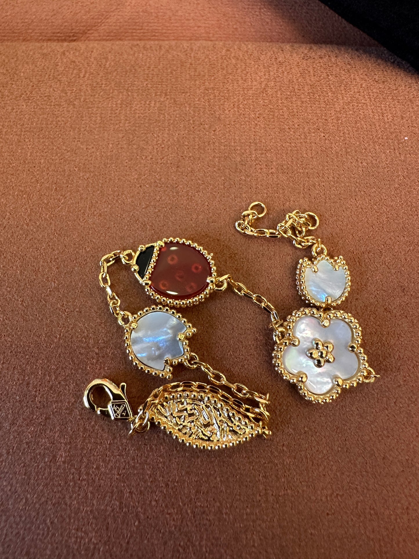 Van Cleef & Arpels Lucky Spring Bracelet – 18K Yellow Gold, Mother of Pearl & Carnelian