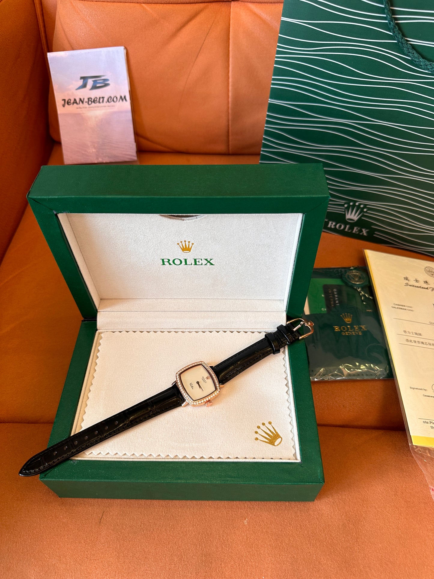 Reloj Rolex Cellini de oro rosa con bisel de diamantes