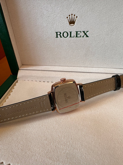 Reloj Rolex Cellini de oro rosa con bisel de diamantes