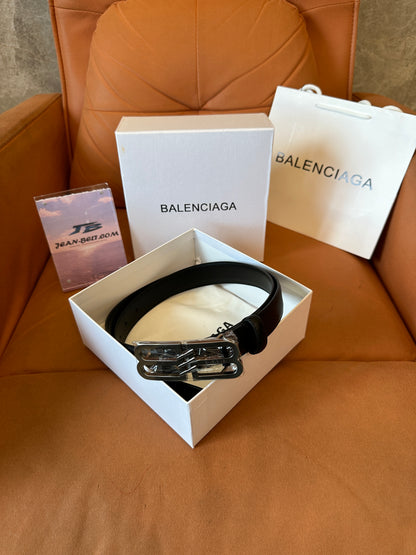 Cinto Balenciaga BB com Fivela – Pele de Novilho Preta com Ferragens Prateadas