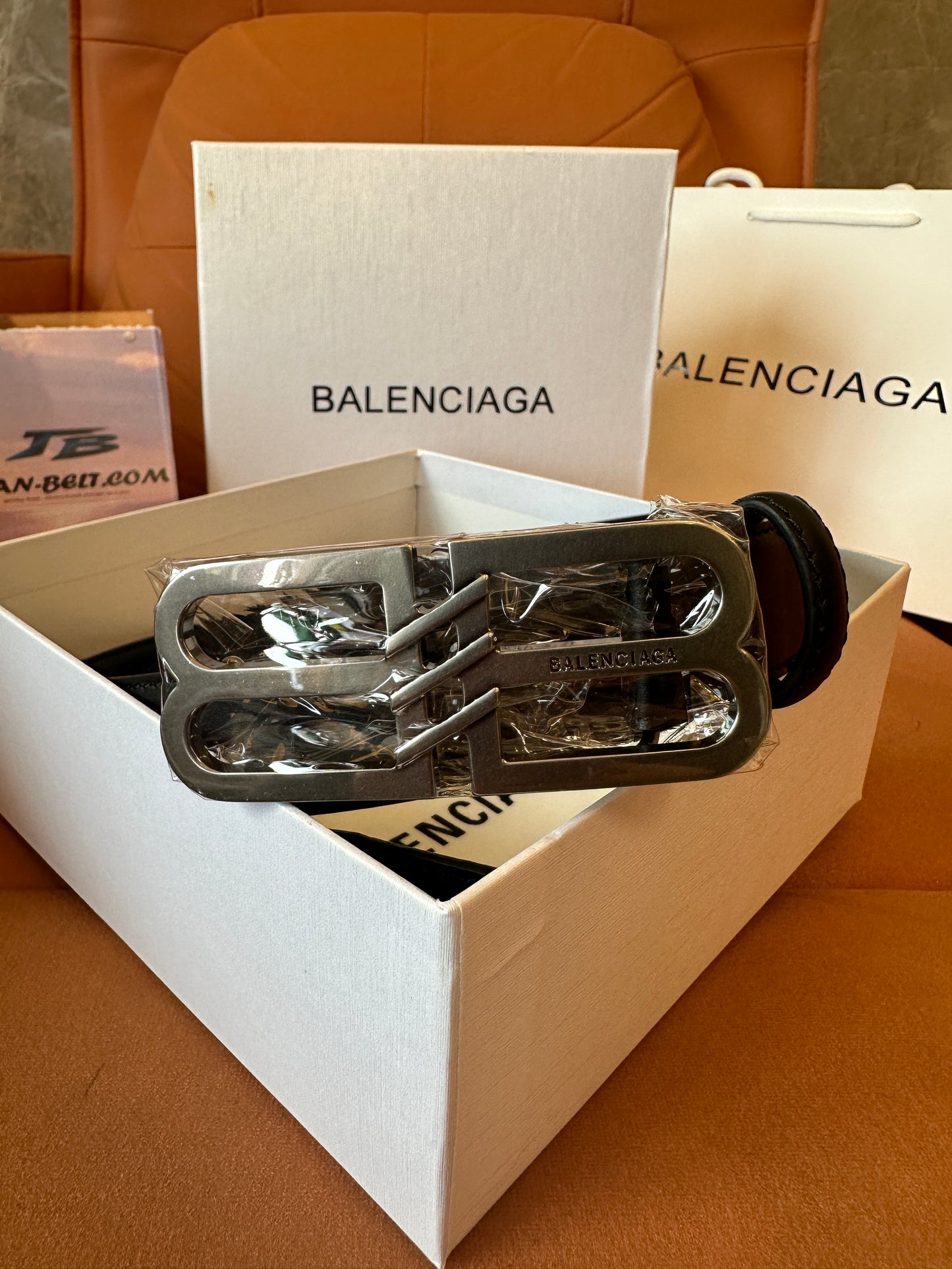 Cinto Balenciaga BB com Fivela – Pele de Novilho Preta com Ferragens Prateadas