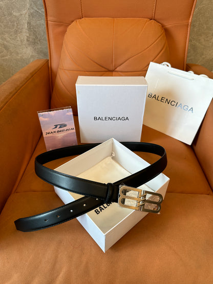 Cinto Balenciaga BB com Fivela – Pele de Novilho Preta com Ferragens Prateadas