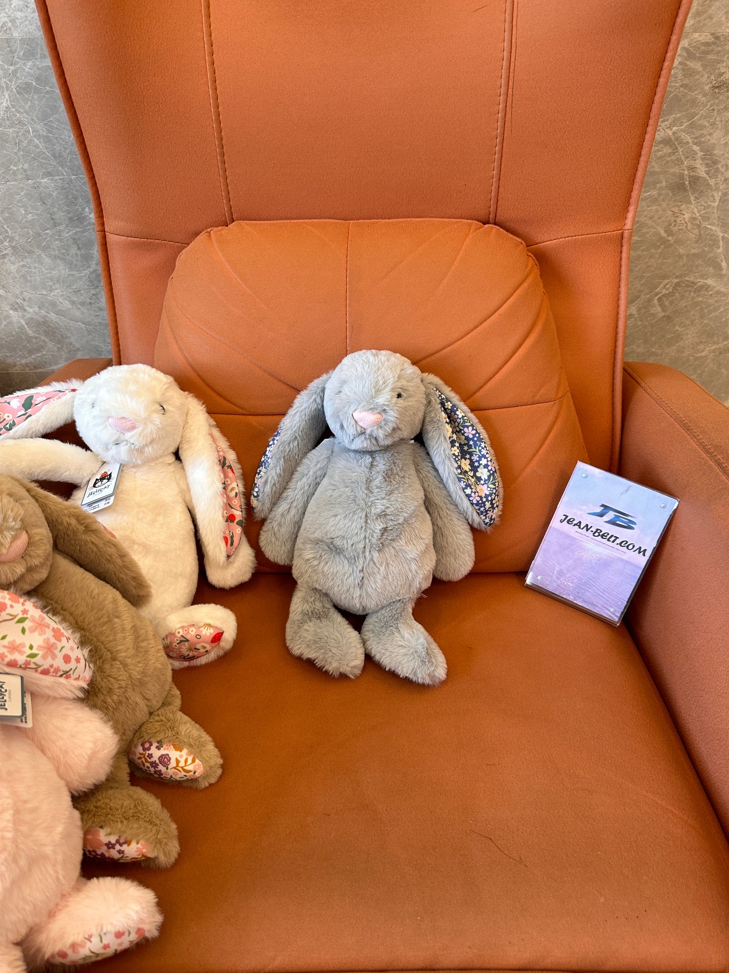 Jellycat Blossom Bunny Peluche – Coelha Macia com Orelhas Florais