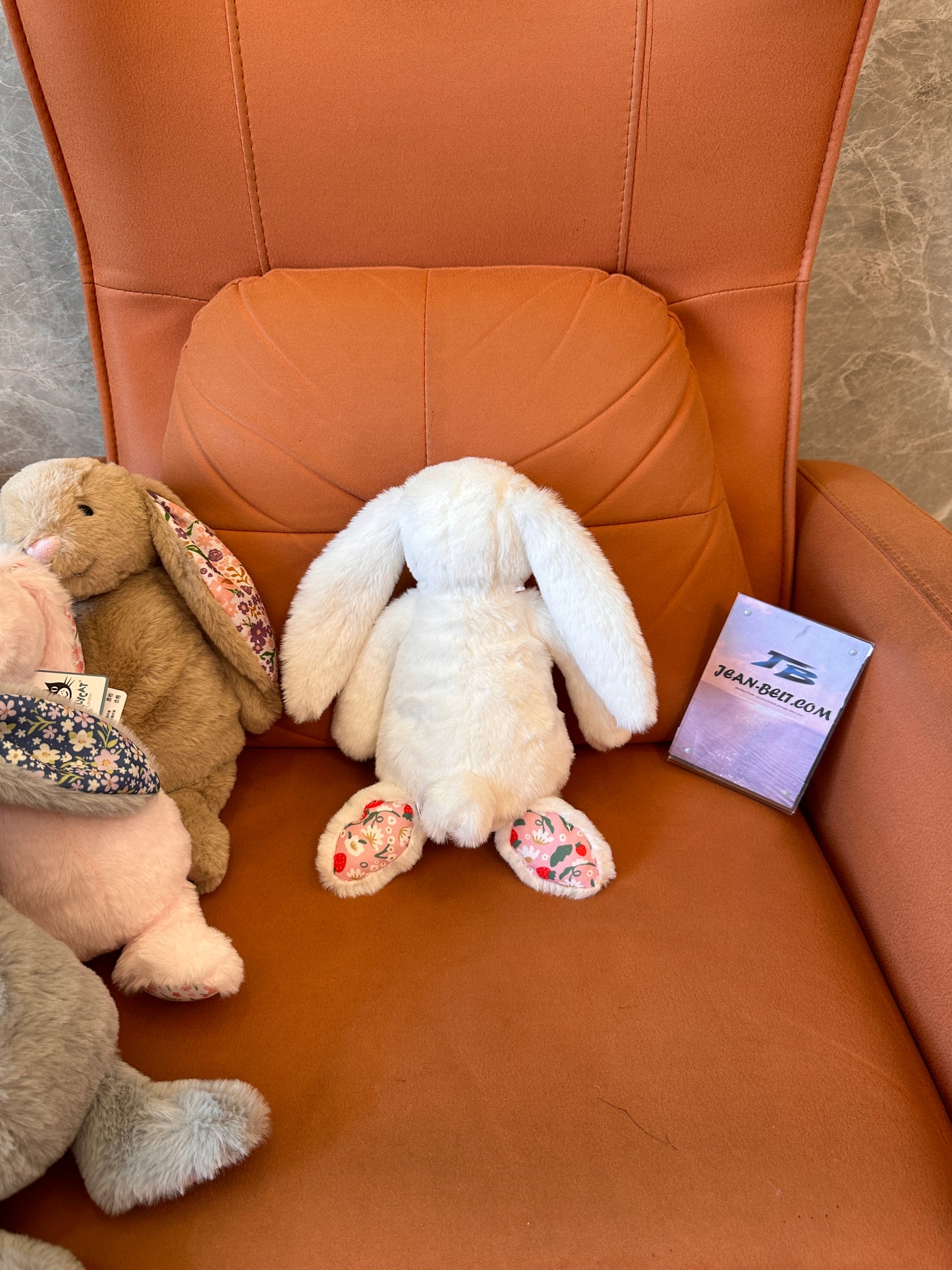Jellycat Blossom Bunny Peluche – Coelha Macia com Orelhas Florais