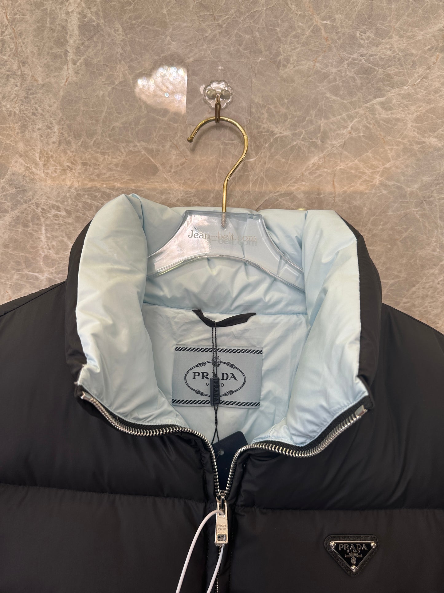 Casaco Curto de Penas Re-Nylon Prada Preto e Azul-Claro