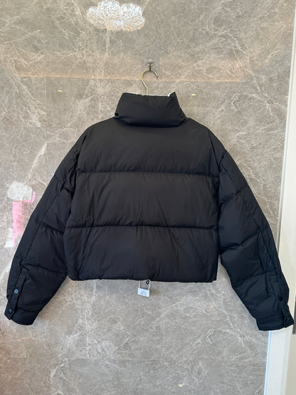 Casaco Curto de Penas Re-Nylon Prada Preto e Azul-Claro