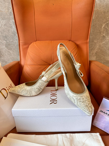 Christian Dior Embroidered Bow Slingback Heels – Ivory
