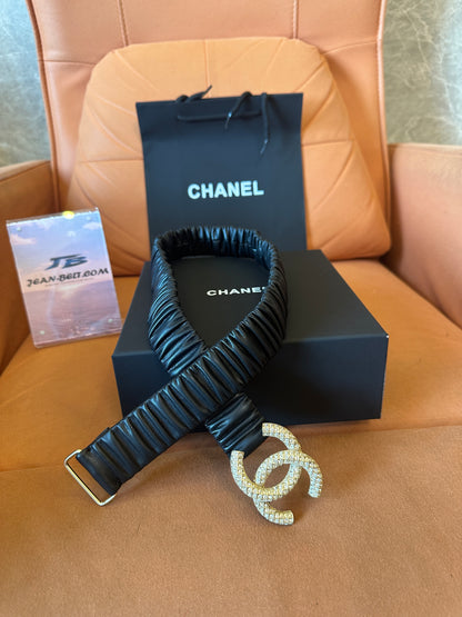 Cinto Chanel em Pele Franzida com Fivela CC de Cristais