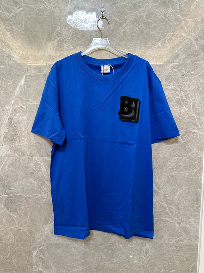 Camiseta azul de Burberry con parche B de chenilla