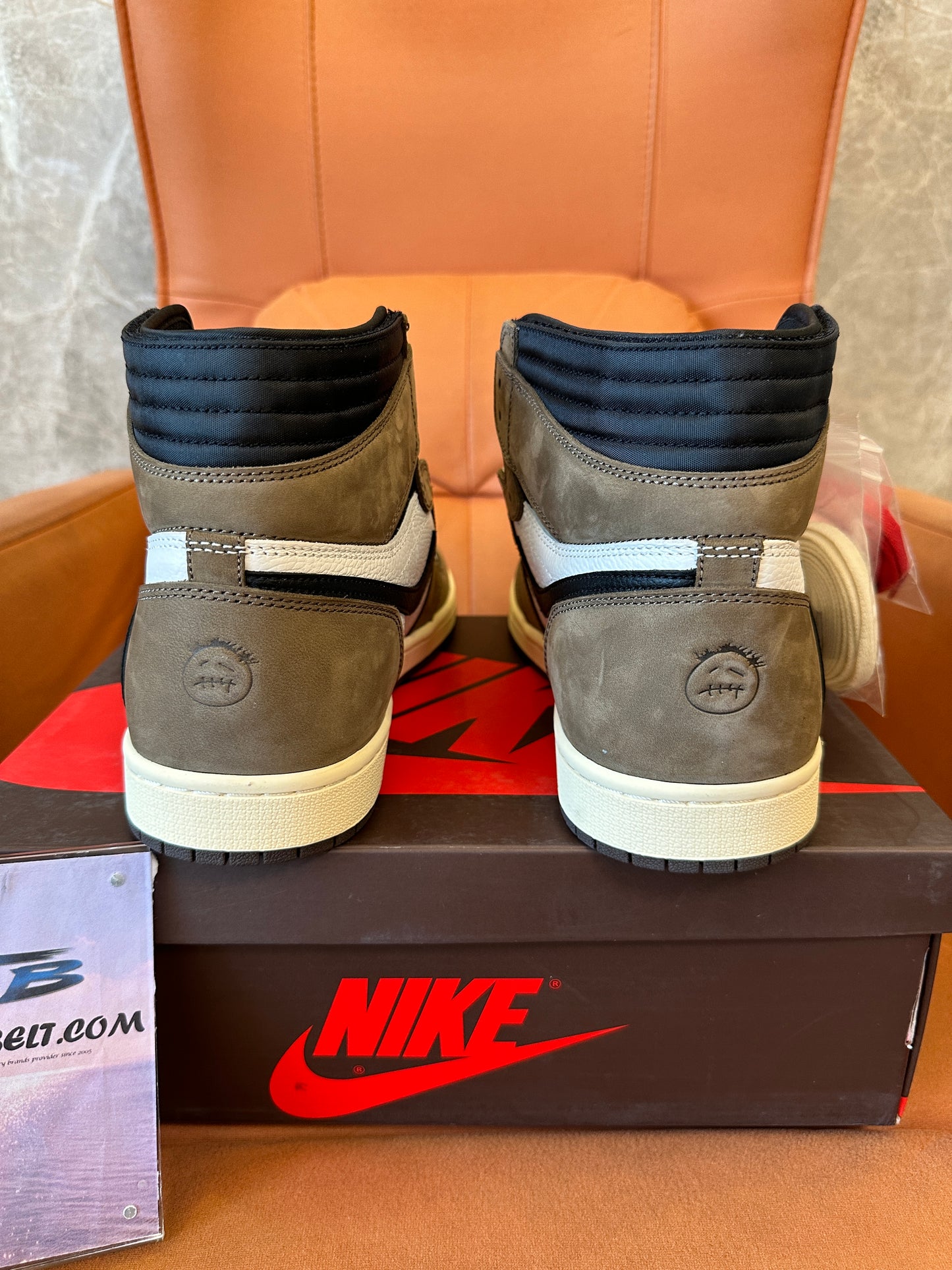 Travis Scott x Air Jordan 1 retro alto OG “Mocha”