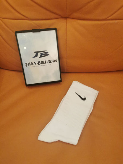 Meias Nike Classic Crew brancas (pacote com 5) com logotipo Swoosh