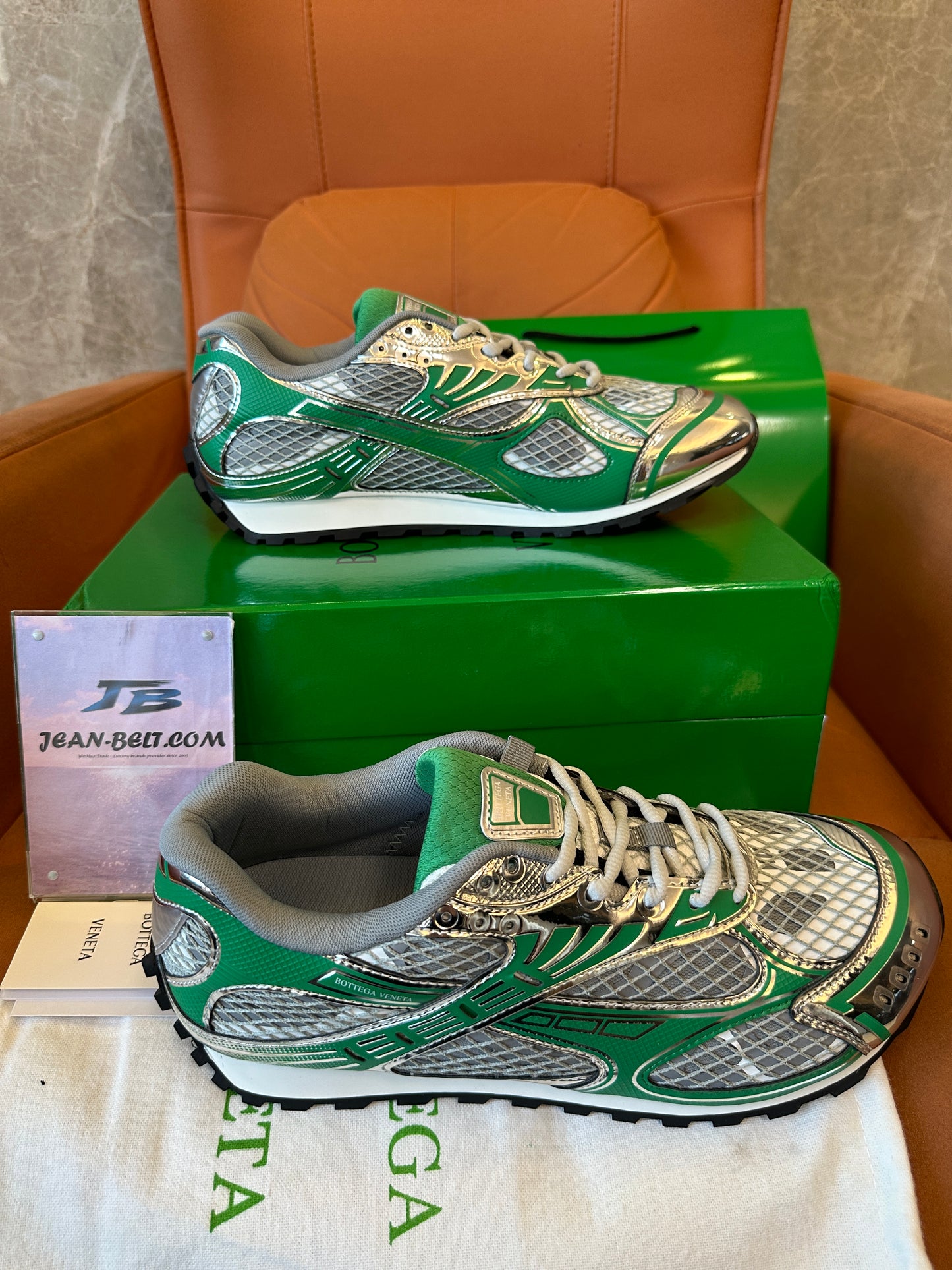 Sapatilhas Bottega Veneta Verdes com Painel de Malha Prateada