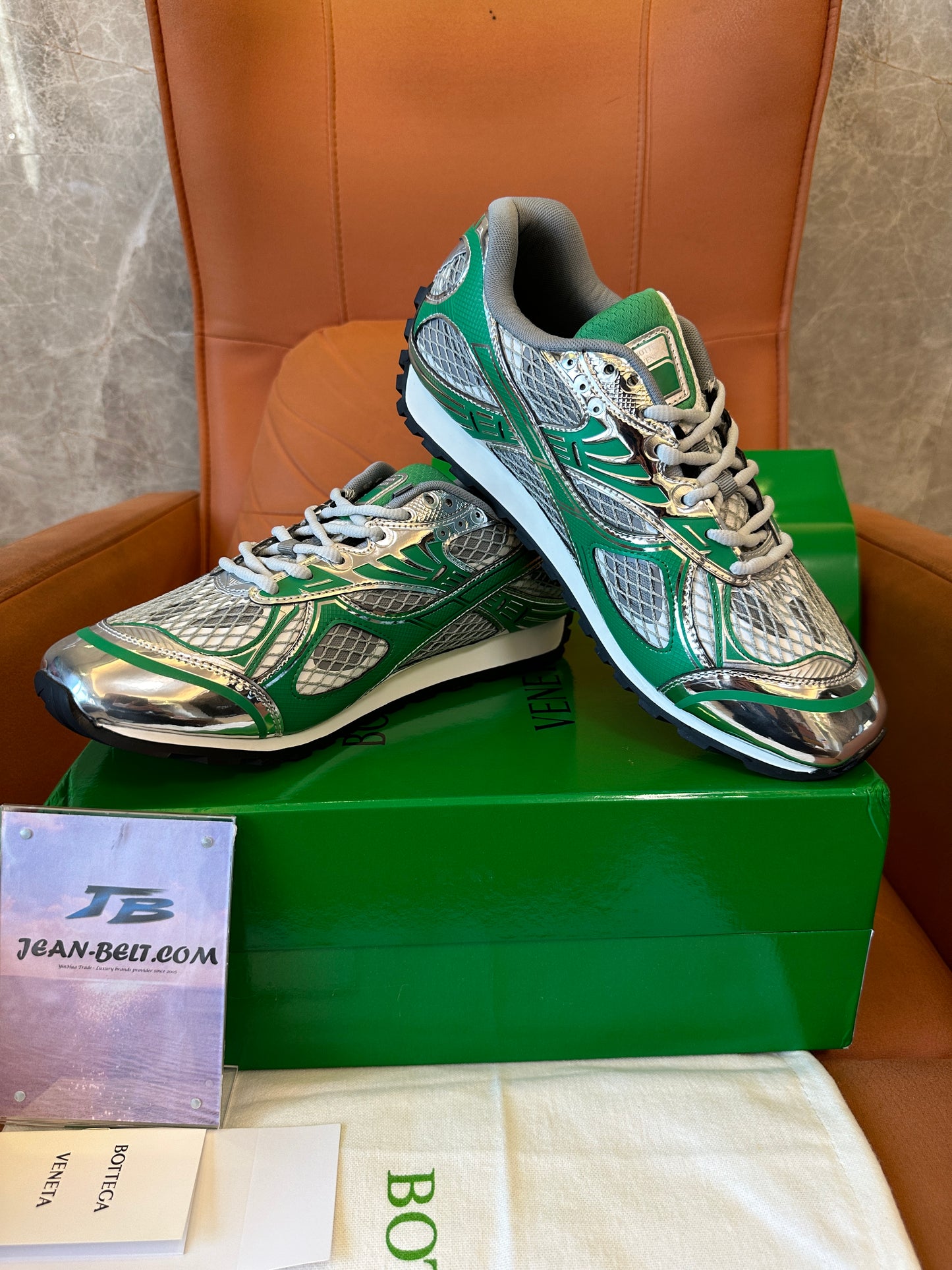 Sapatilhas Bottega Veneta Verdes com Painel de Malha Prateada