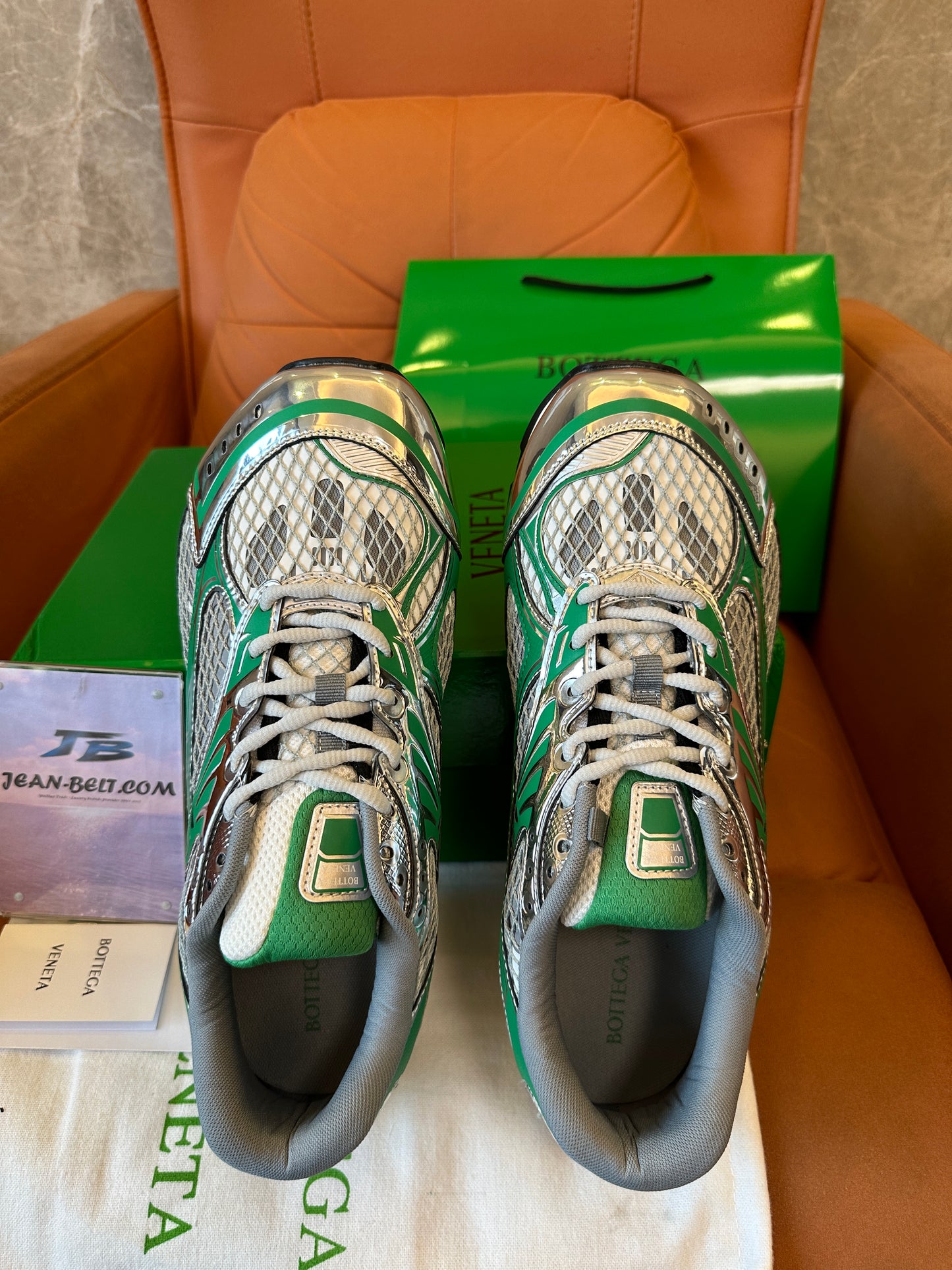 Sapatilhas Bottega Veneta Verdes com Painel de Malha Prateada