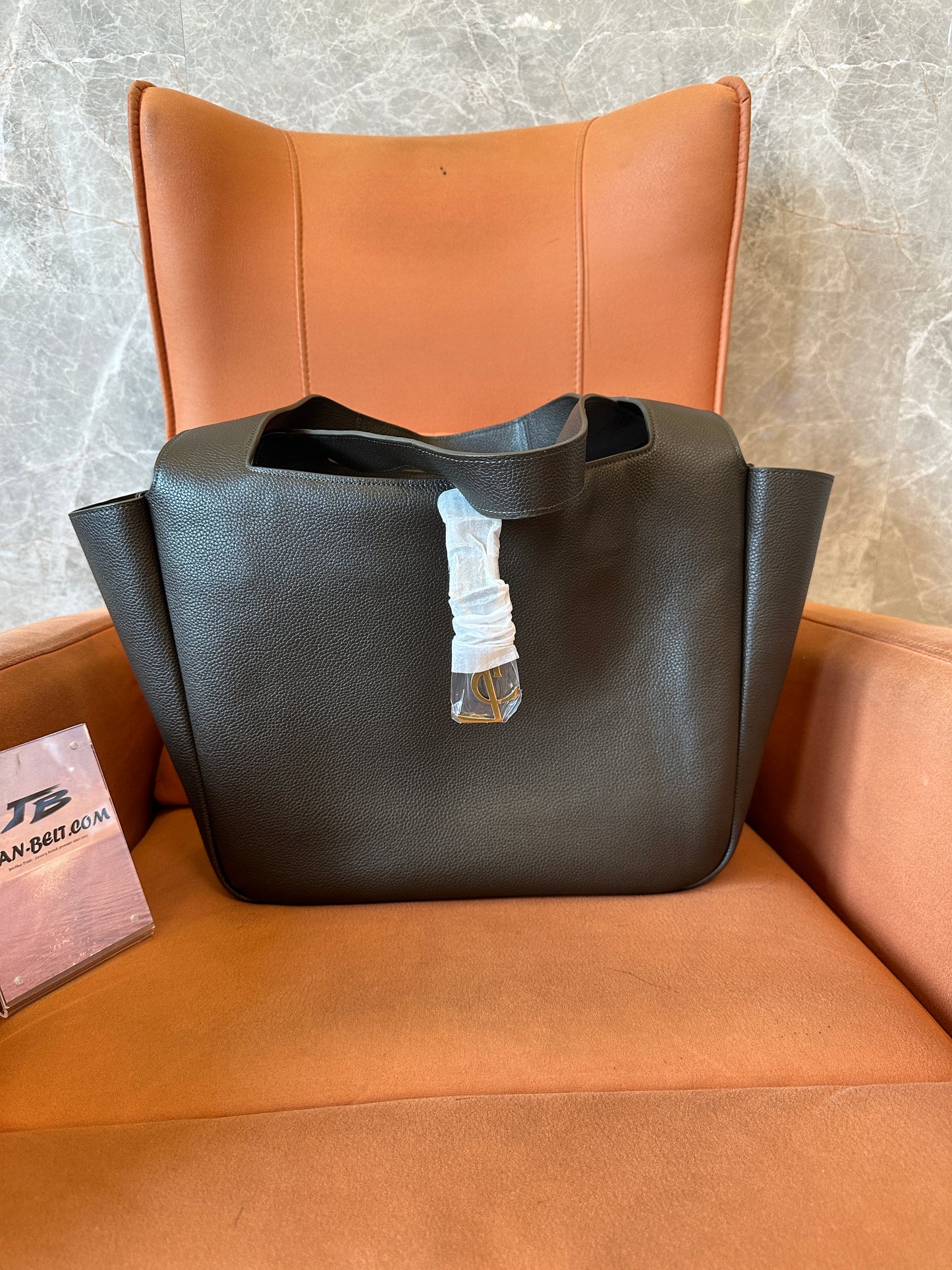 Bolso tote de piel verde oliva de YSL