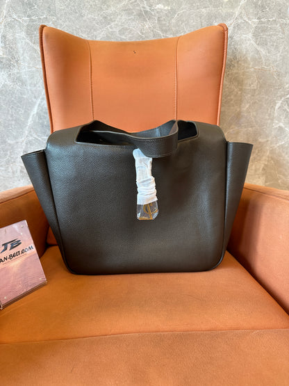 Bolso tote de piel verde oliva de YSL
