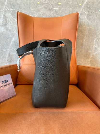 Bolso tote de piel verde oliva de YSL