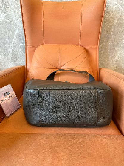Bolso tote de piel verde oliva de YSL