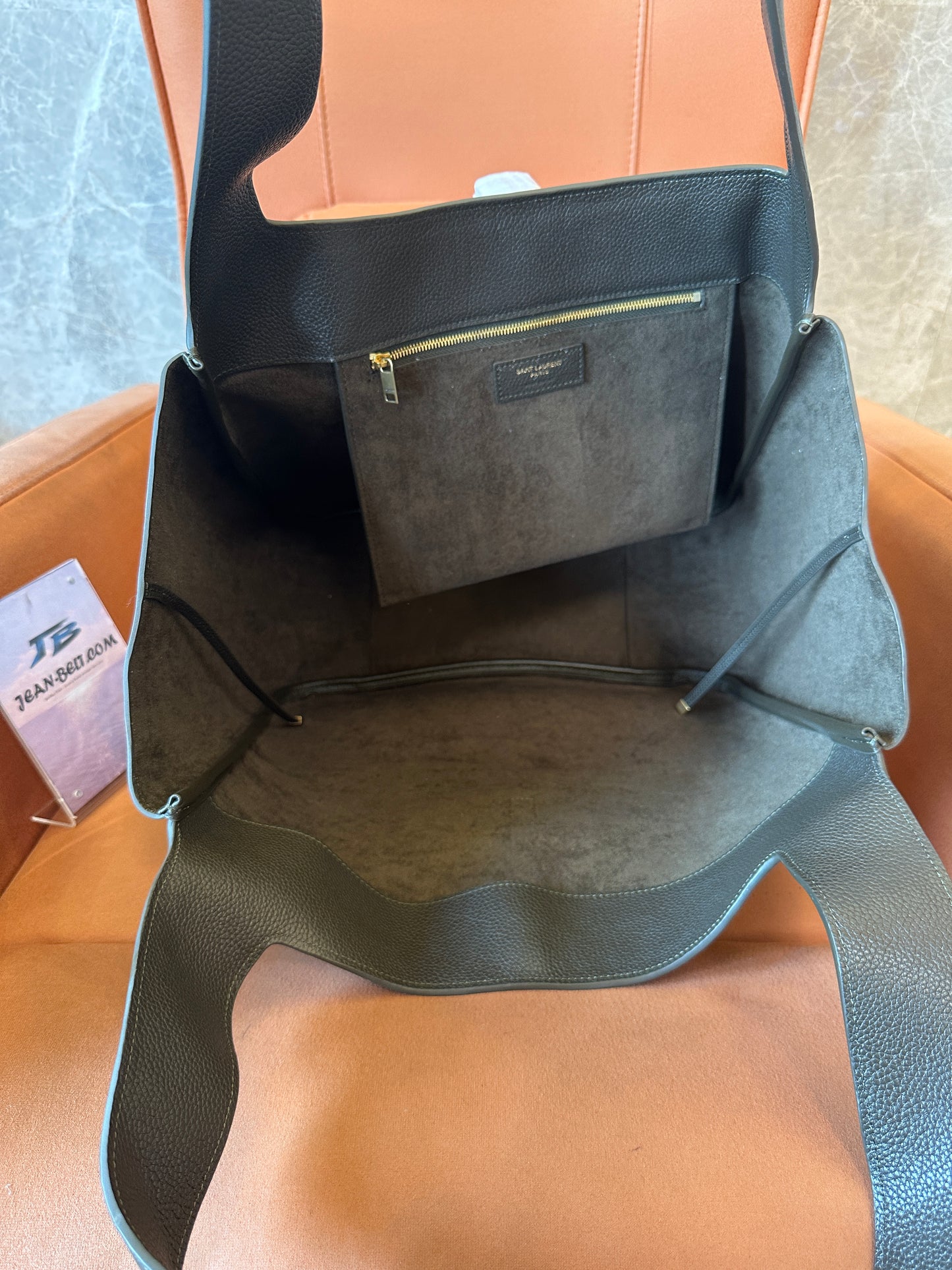 Bolso tote de piel verde oliva de YSL
