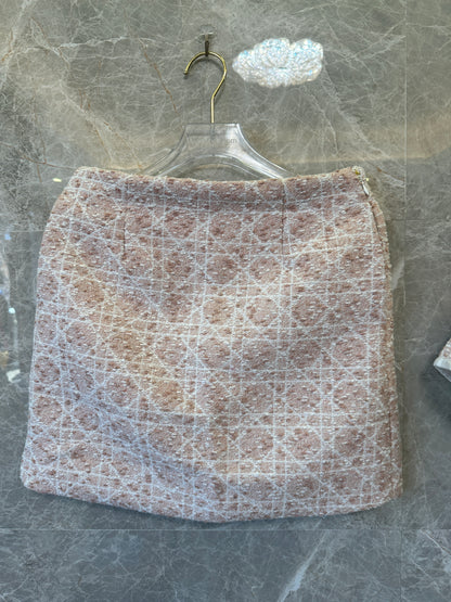 Conjunto de dos piezas en rosa Toile de Jouy de Dior: chaqueta de manga corta y minifalda de corte A