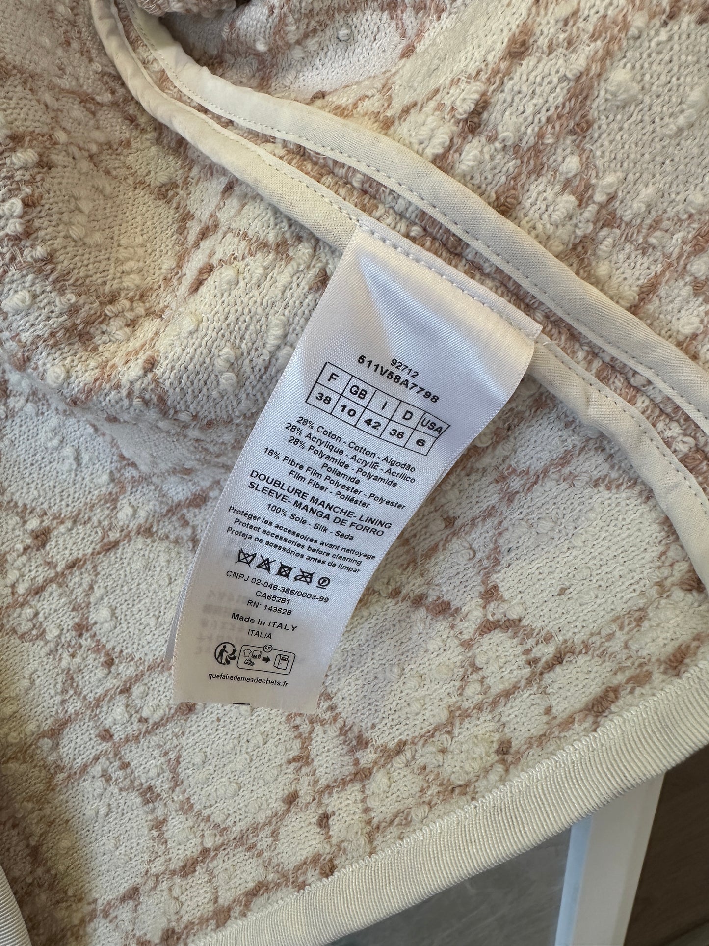 Conjunto de dos piezas en rosa Toile de Jouy de Dior: chaqueta de manga corta y minifalda de corte A