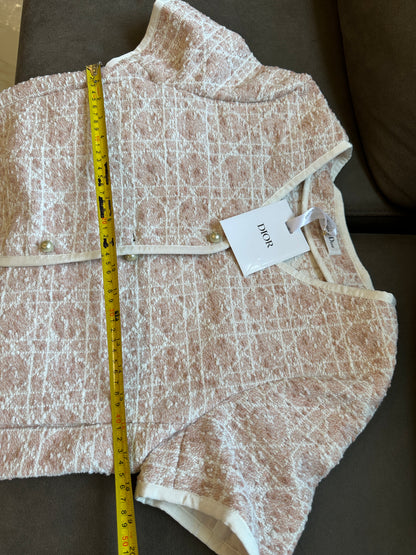 Conjunto de dos piezas en rosa Toile de Jouy de Dior: chaqueta de manga corta y minifalda de corte A