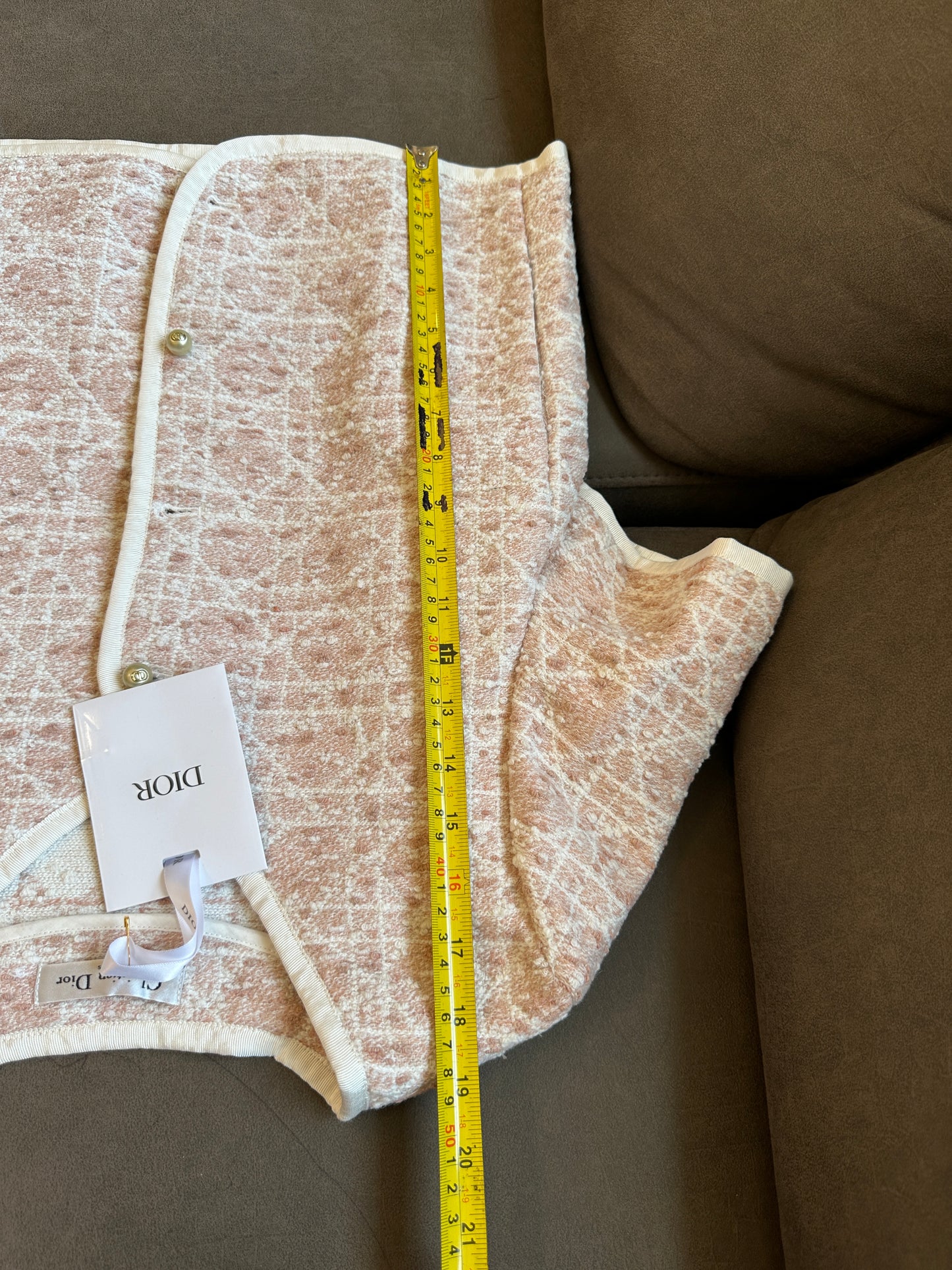 Conjunto de dos piezas en rosa Toile de Jouy de Dior: chaqueta de manga corta y minifalda de corte A