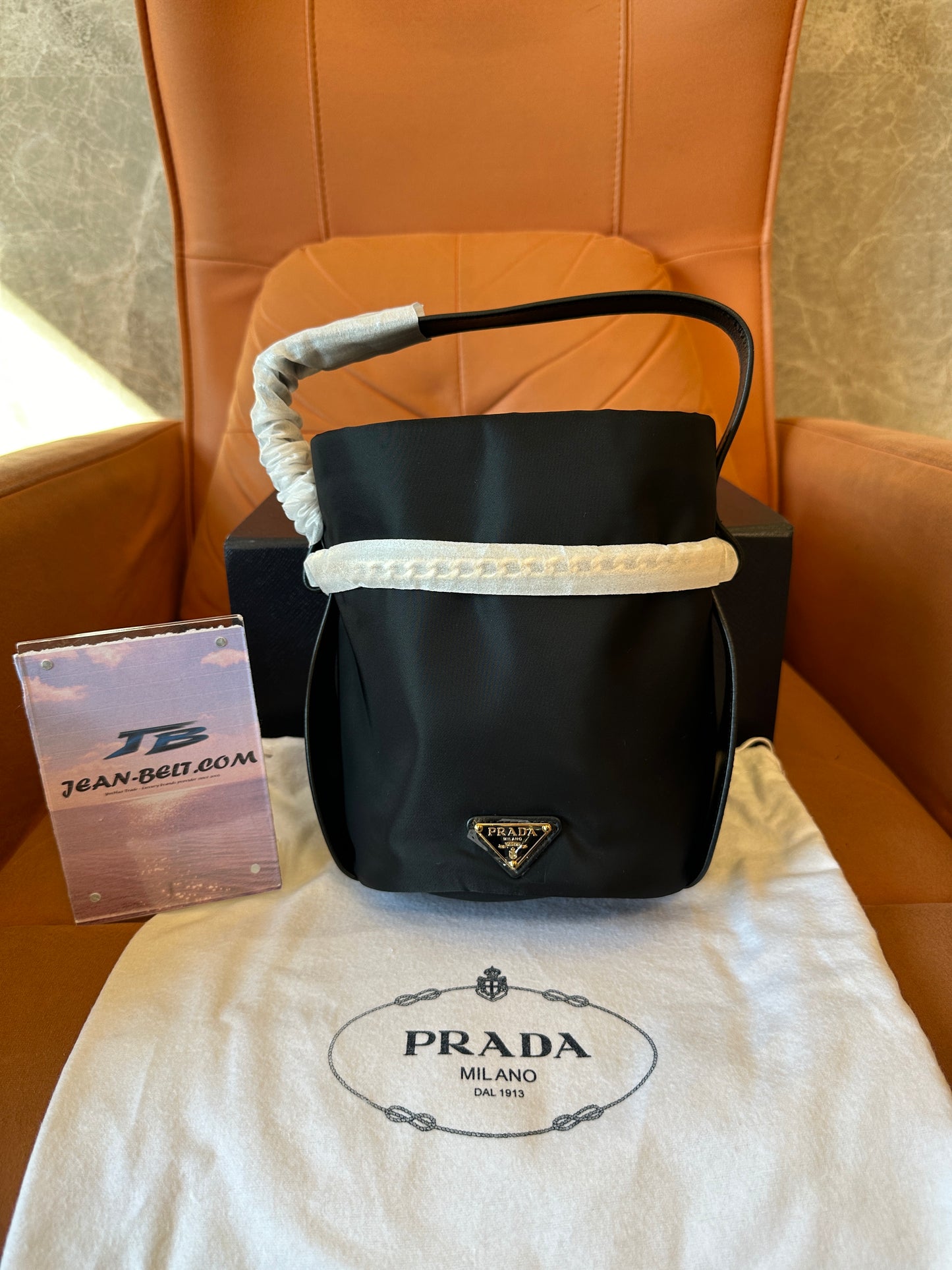 Mala Prada Tiracolo em Nylon Preto com Detalhes de Corrente