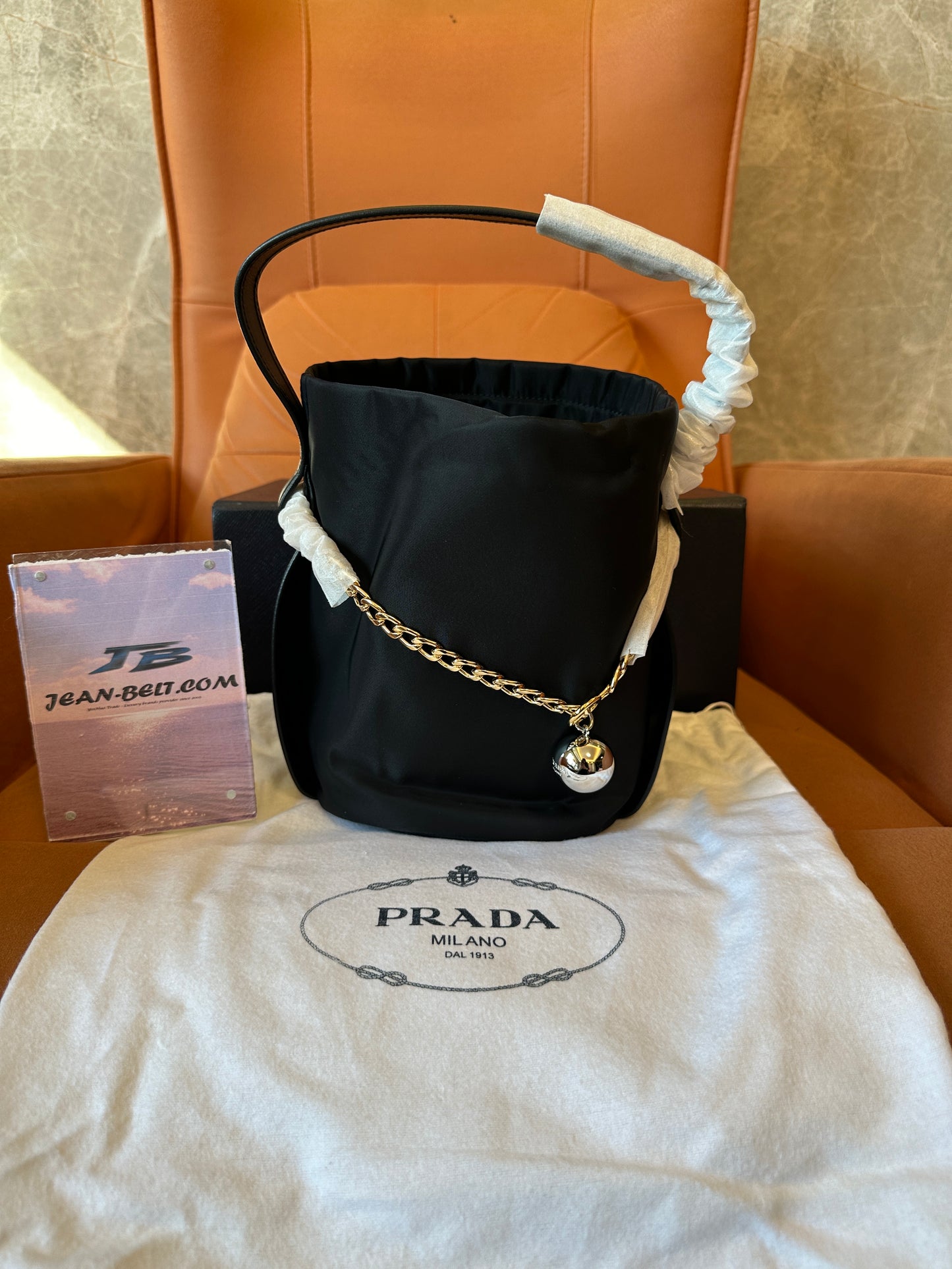 Mala Prada Tiracolo em Nylon Preto com Detalhes de Corrente