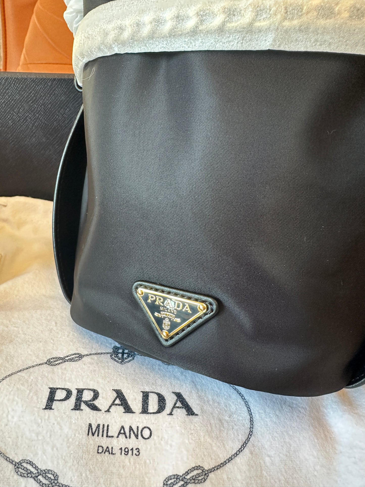 Mala Prada Tiracolo em Nylon Preto com Detalhes de Corrente