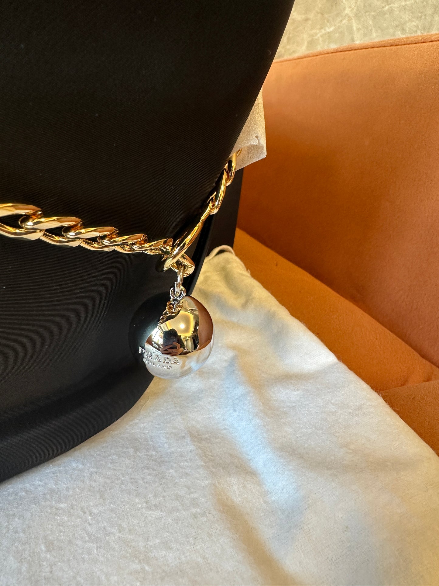 Mala Prada Tiracolo em Nylon Preto com Detalhes de Corrente