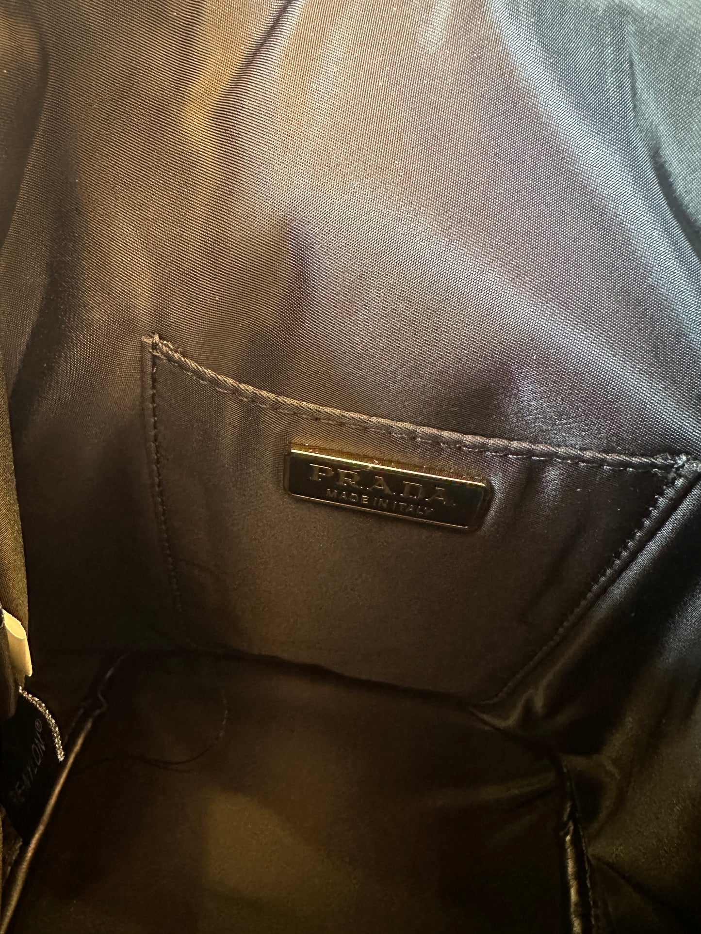 Mala Prada Tiracolo em Nylon Preto com Detalhes de Corrente