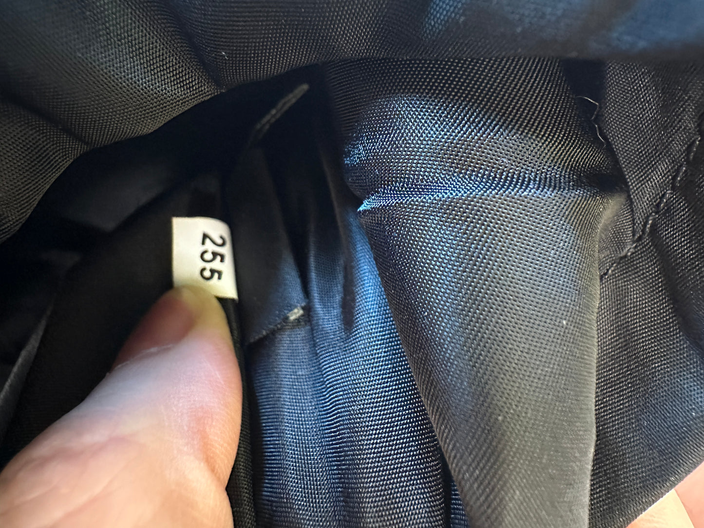 Mala Prada Tiracolo em Nylon Preto com Detalhes de Corrente