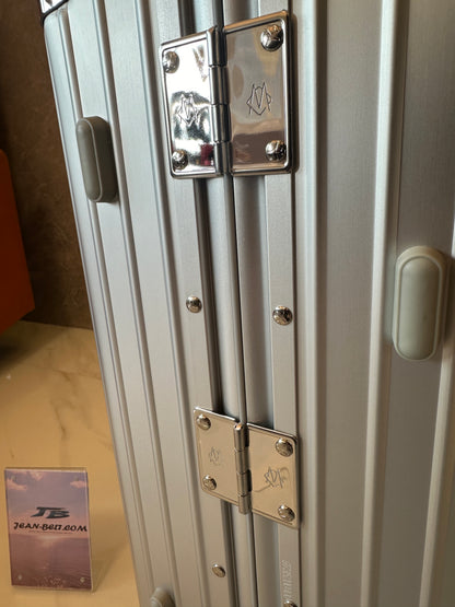 RIMOWA Silver Spinner Suitcase with TSA Lock