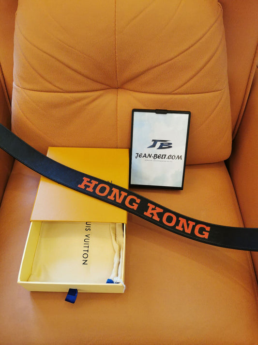 Cinturón con monograma Louis Vuitton Hong Kong y hebilla LV negra