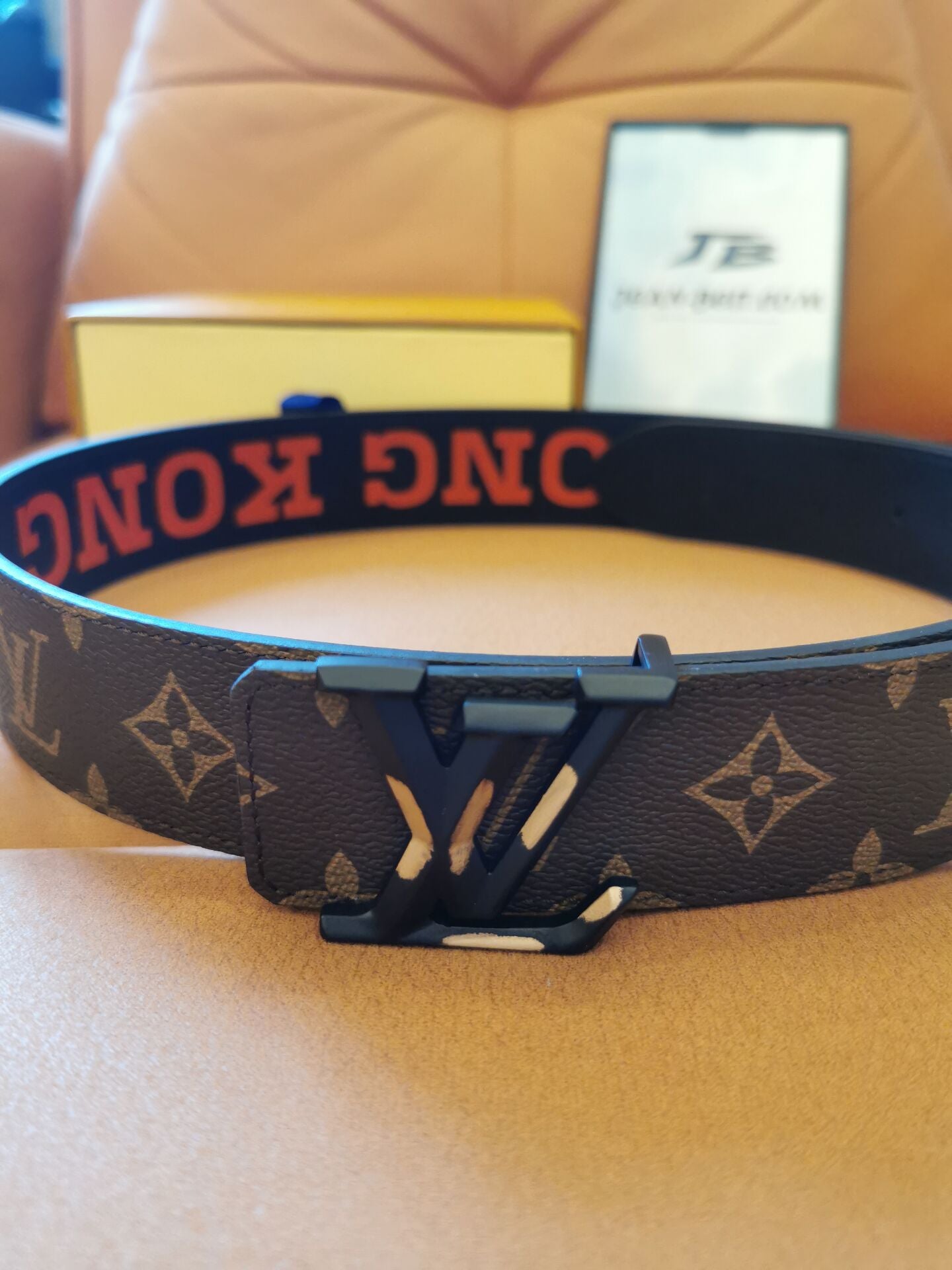 Cinto Louis Vuitton Hong Kong com monograma e fivela LV preta