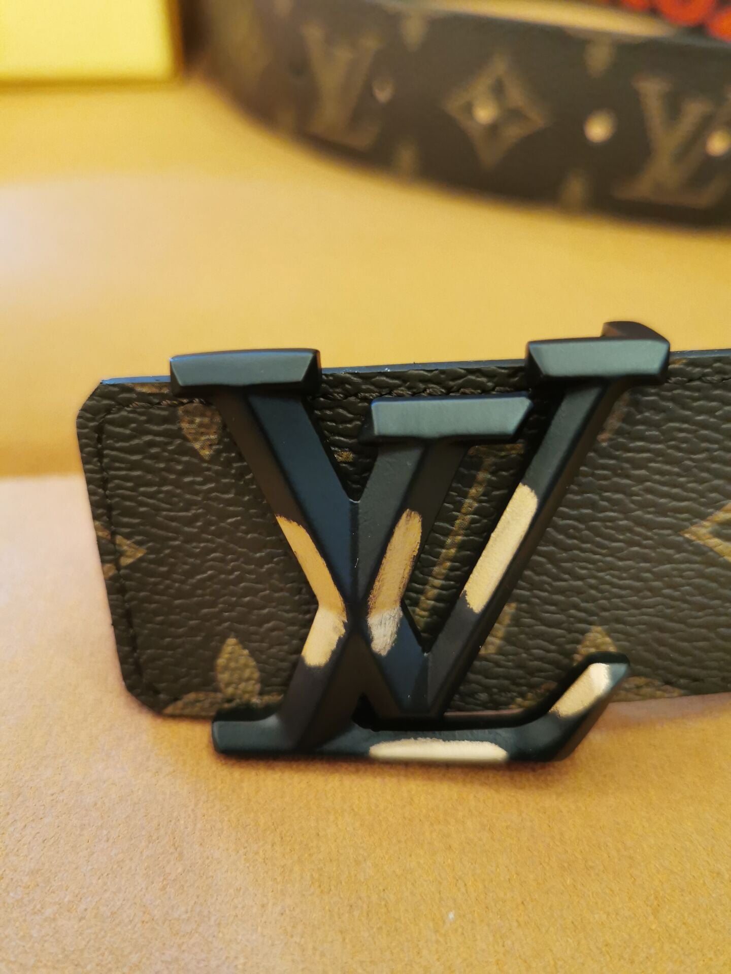 Cinto Louis Vuitton Hong Kong com monograma e fivela LV preta
