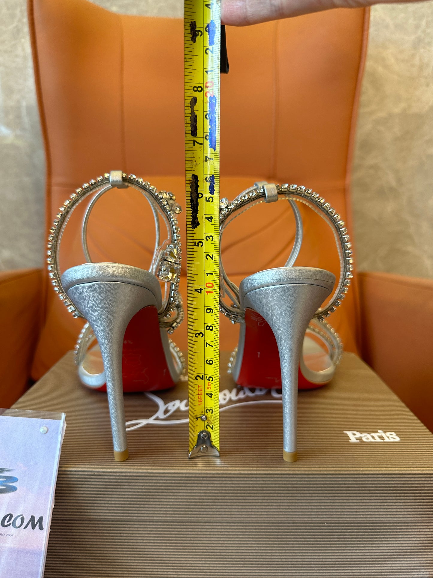 Sapatos de Salto Christian Louboutin Prateados com Cristais