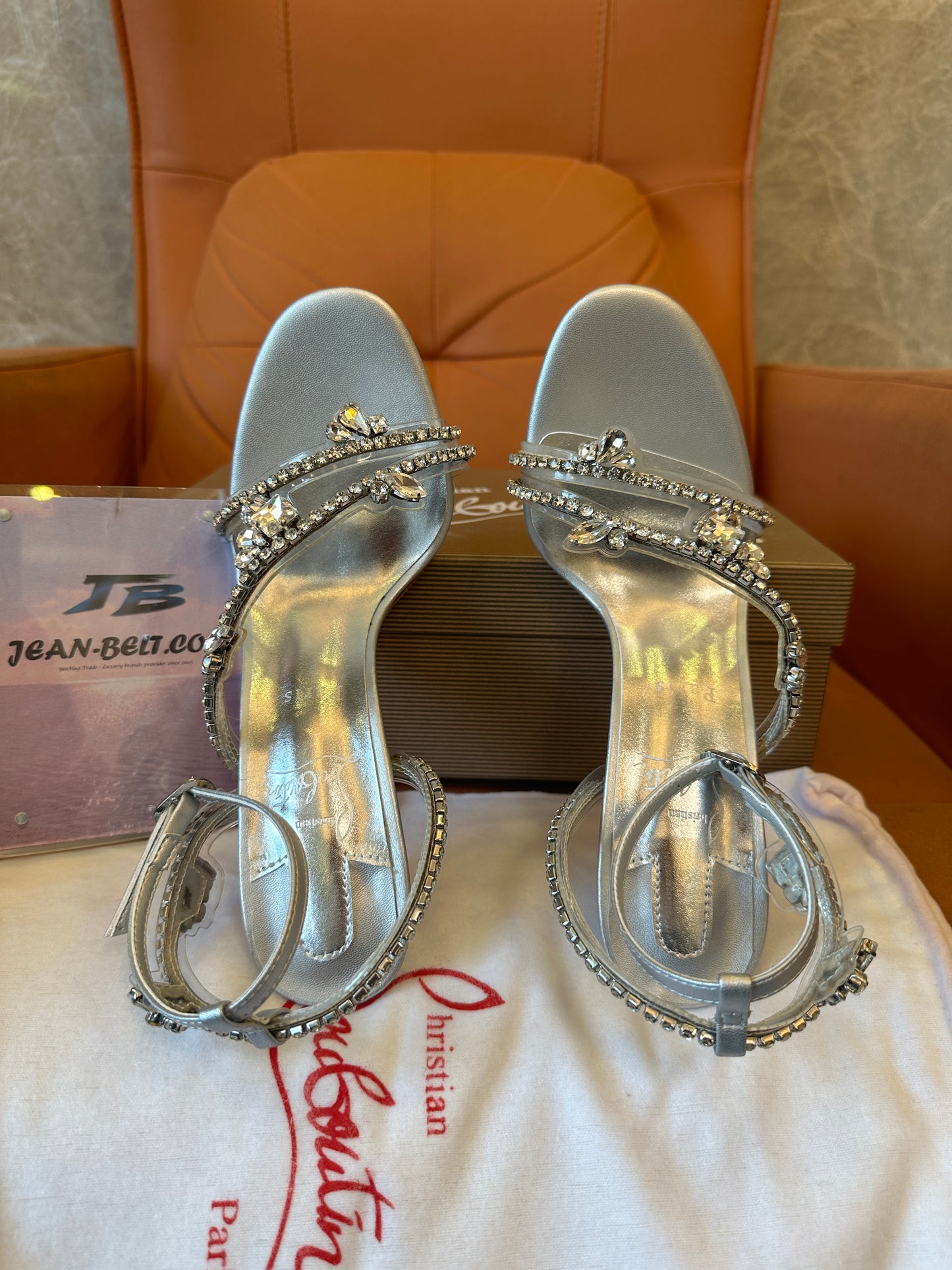 Sapatos de Salto Christian Louboutin Prateados com Cristais