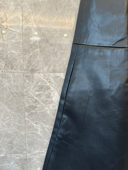 Vestido mini de piel sin mangas negro de Miu Miu