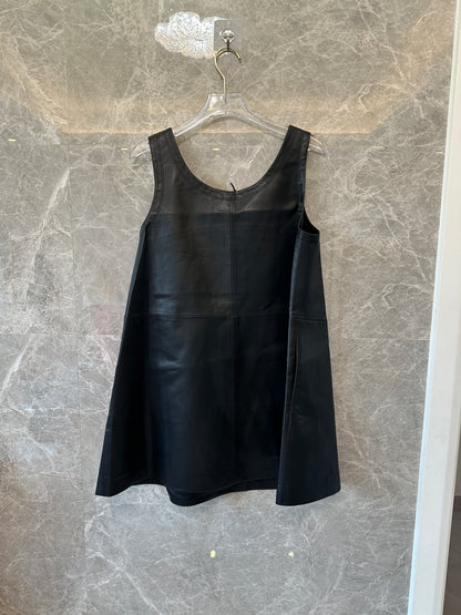 Vestido mini de piel sin mangas negro de Miu Miu