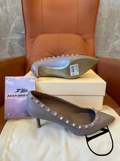 Valentino Rockstud Pointed-Toe Leather Pumps – Grey
