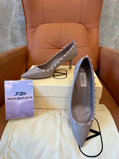 Valentino Rockstud Pointed-Toe Leather Pumps – Grey