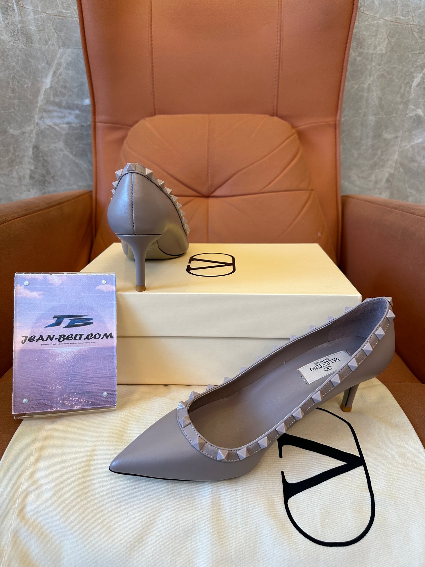 Valentino Rockstud Pointed-Toe Leather Pumps – Grey