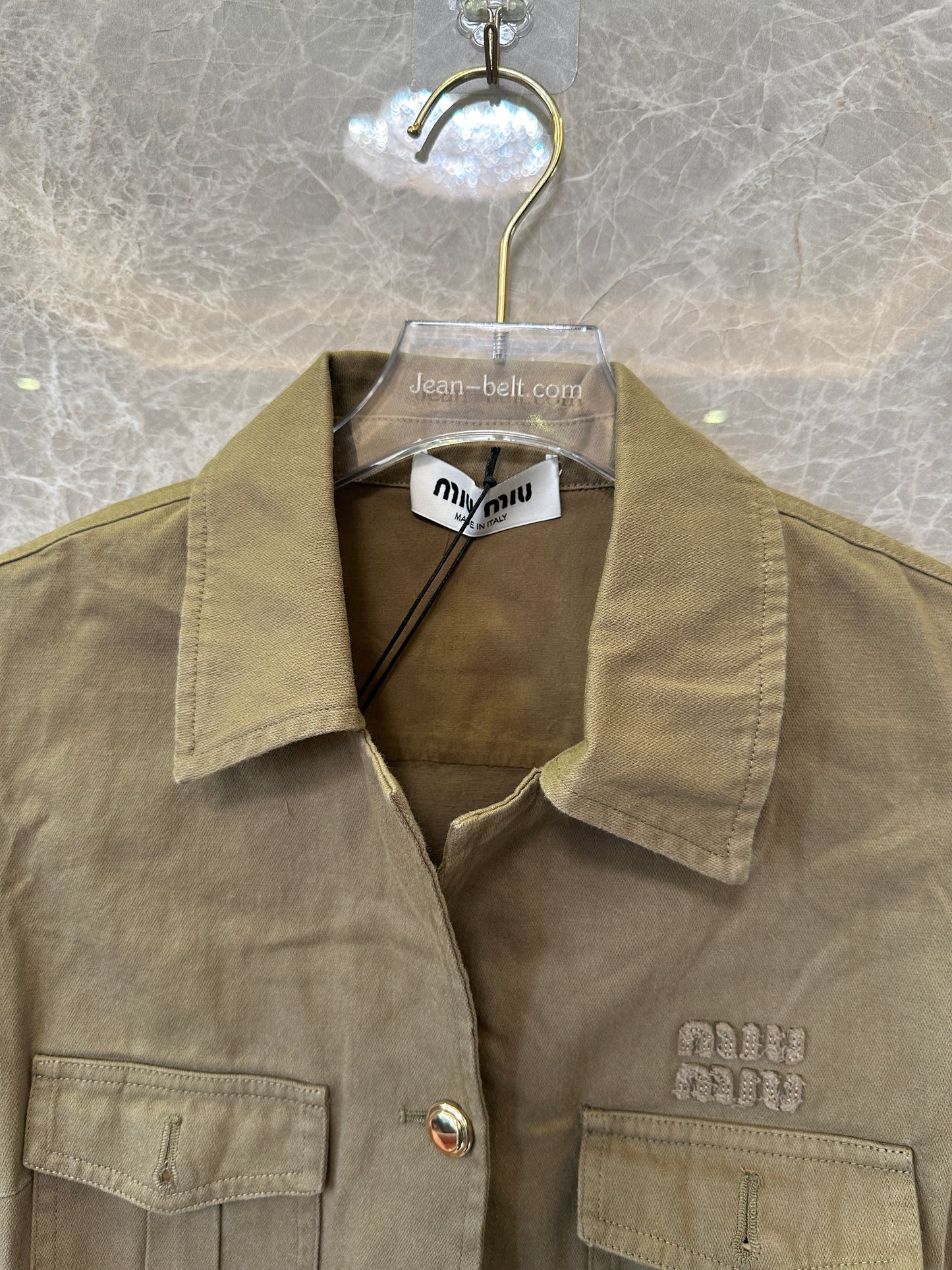 Vestido verde militar sin mangas con logo bordado de Miu Miu