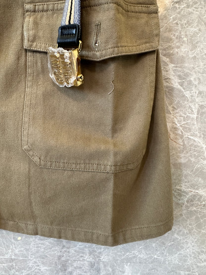 Vestido verde militar sin mangas con logo bordado de Miu Miu
